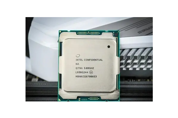 Intel酷睿i9-10980XE-2.jpg